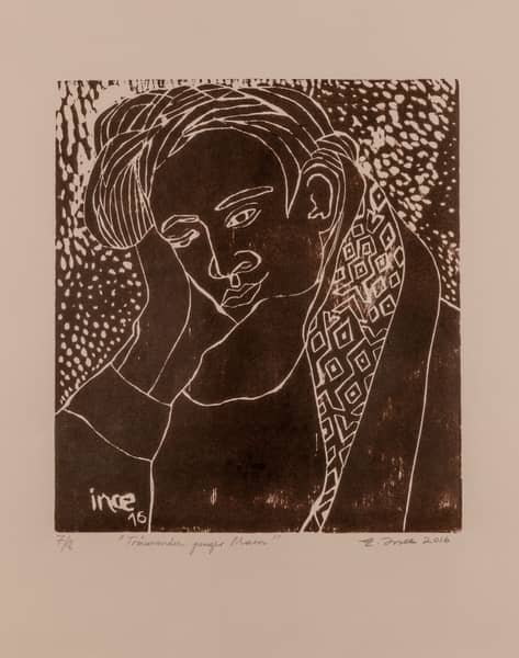 Träumender junger mann